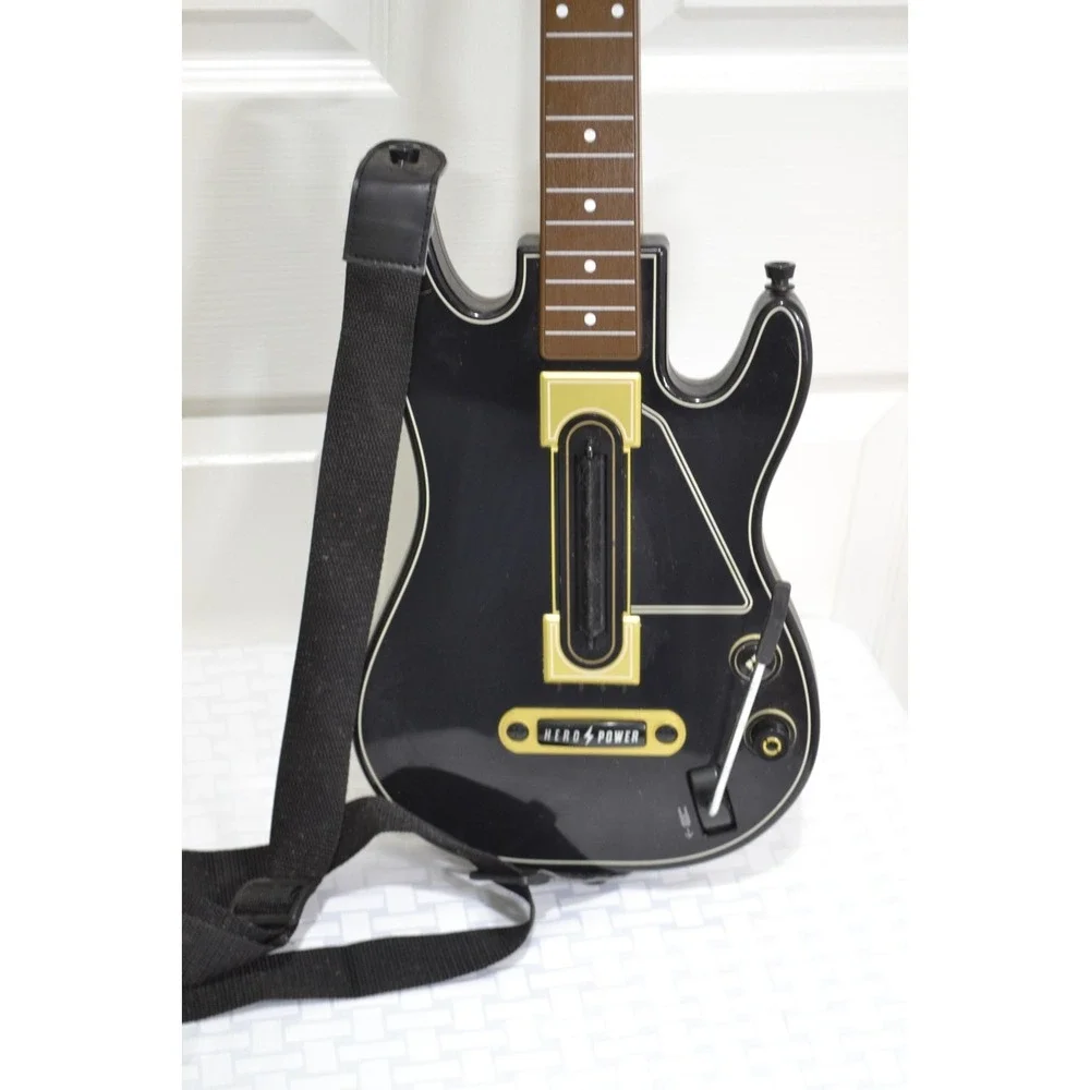Activision‎ Guitar Hero Live Wireless Guitar Controller, S/N BGS1AL